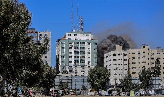 Explosion behind building Explosion behind building